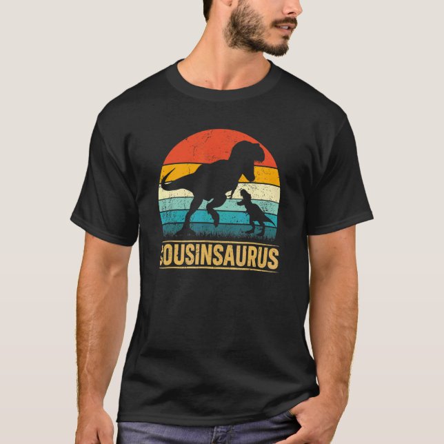 Camiseta Primo Saurus Rex Dinosaur Cousinsaurus Mateo F (Anverso)