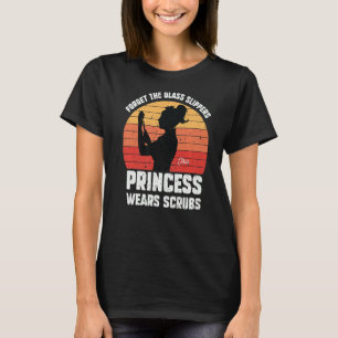Camiseta Princess Wears Scrubs Enfermería Life Lpn Cna Heal
