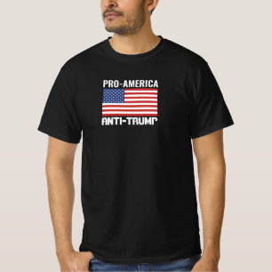 CAMISETA "PRO AMÉRICA, ANTI TRUMP" B/W "TRUMP ES UN TRAIDO
