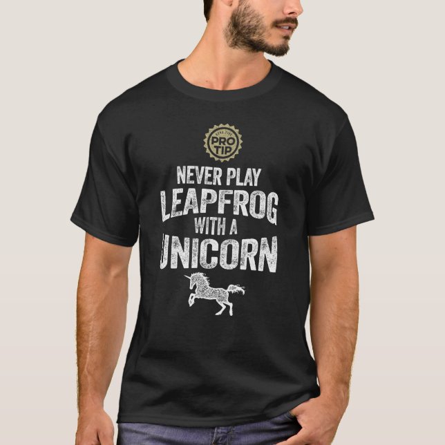 Camiseta PRO TIP: Nunca Juegues Salto Con Un Unicornio (Anverso)