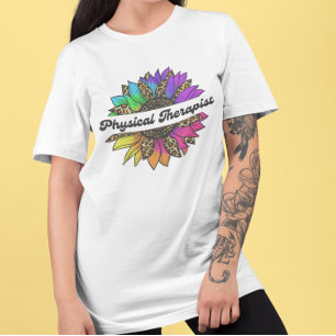 Camiseta Profesión fisioterapeuta girasol arco iris