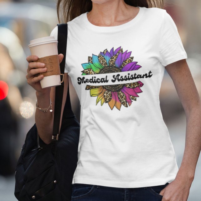 Camiseta Profesional de auxiliar médico Girasol arco iris (Medical Assistant Profession Rainbow Sunflower T-Shirt
)