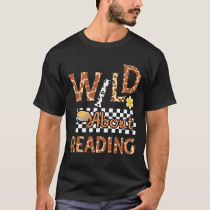 Camiseta Profesor apasionado por la lectura leyendo libros