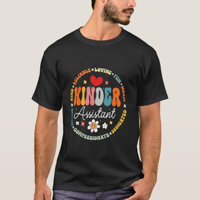 Camiseta Profesor Asistente Groovy Kinder Primer Día De Esc (Anverso)