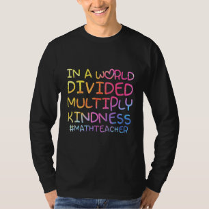 Camiseta Profesor De Matemáticas En Un Mundo Dividido Multi