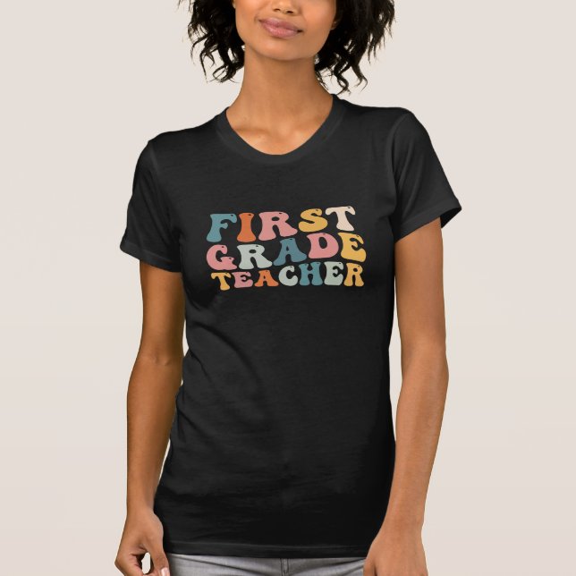Camiseta Profesor de primer grado Retro Groovy (Anverso)