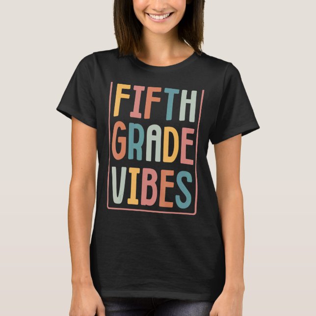 Camiseta Profesor de Quinto Grado de Vibes Retro (Anverso)