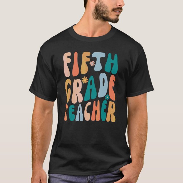 Camiseta Profesor de Quinto Grado Retro Groovy Enseñando 5t (Anverso)