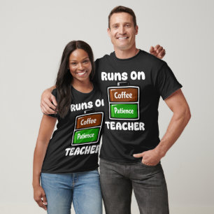 CAMISETA PROFESOR - FUNCIONA CON CAFÉ Y PACIENCIA