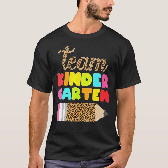 Camiseta Profesor Hola Primer Día Escolar De Kindergarten (Anverso)