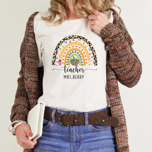 Camiseta Profesor moderno arcoiris agrega tu nombre (Subido por el creador)