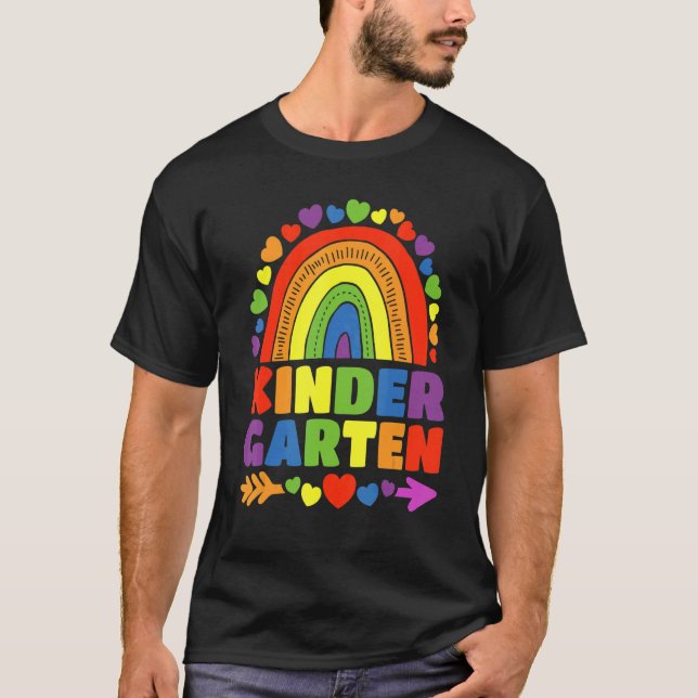 Camiseta Profesora de Arcoiris de kindergarten de vuelta a  (Anverso)
