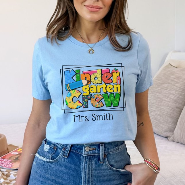 Camiseta Profesora personalizada de equipo de guardería (Kindergarten Crew Personalized Teacher T-Shirt
)