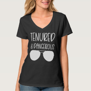 Camiseta Profesora titular Y Peligrosa