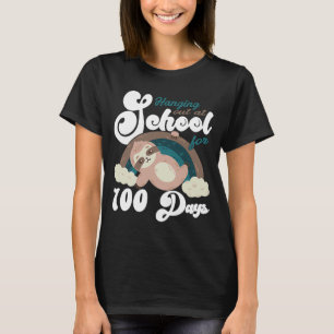 Camiseta Profesora y niños colgando en la escuela por 100 d