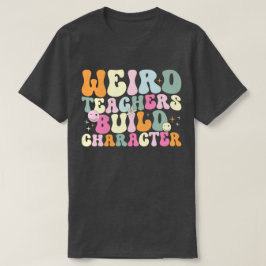 Camiseta Profesores raros construyen personajes enseñando a