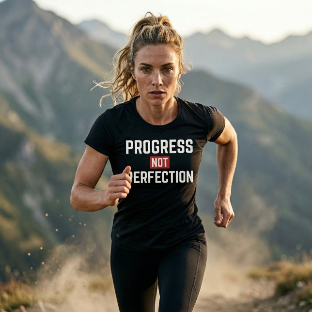 Camiseta Progress Not Perfection Gym Motivation T-Shirt  (Built on discipline. Driven by progress.)
