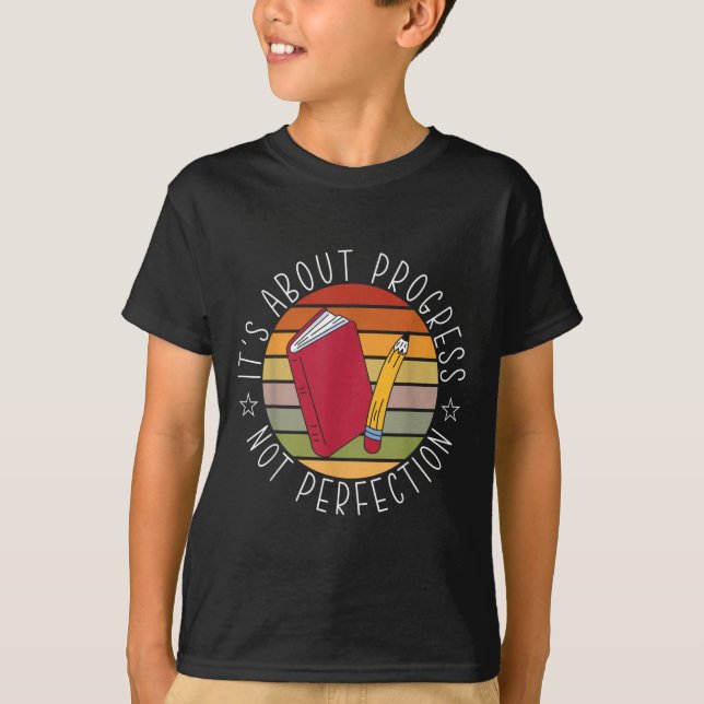 Camiseta Progress Not Perfection Testing Day Teacher  (Anverso)