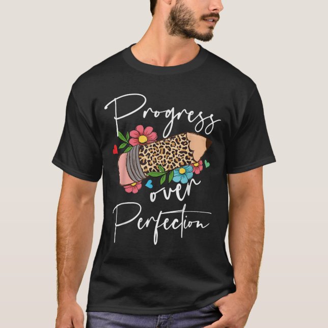 Camiseta Progress Over Perfection Leopard Pencil Motivation (Anverso)