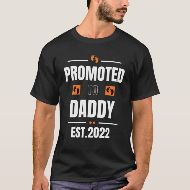 Camiseta Promocionado A Daddy 2022 Funny Daddy 2022 (Anverso)