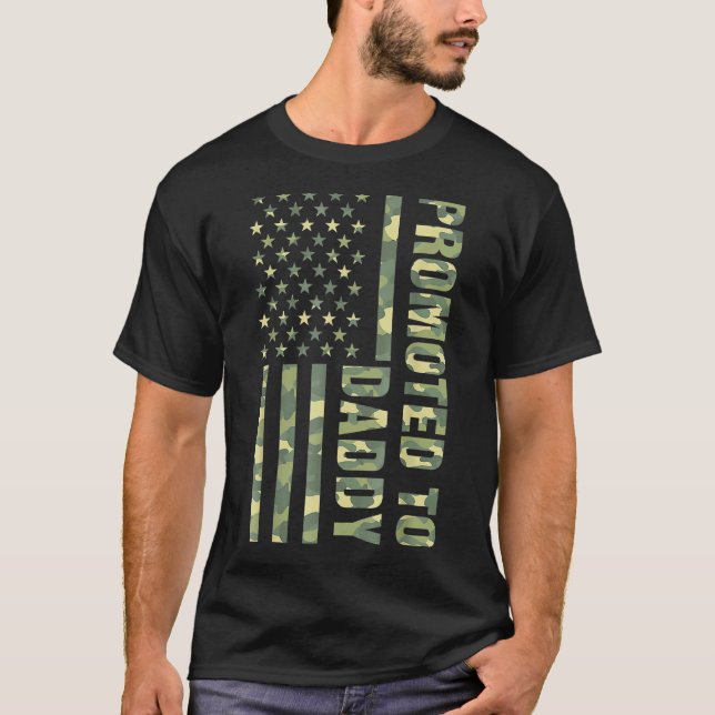 Camiseta Promocionado A Daddy American Flag Camo Tee Father (Anverso)