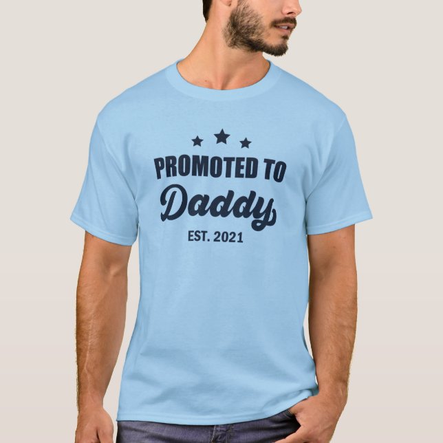 Camiseta Promocionado a Daddy Est. 2021 (Anverso)
