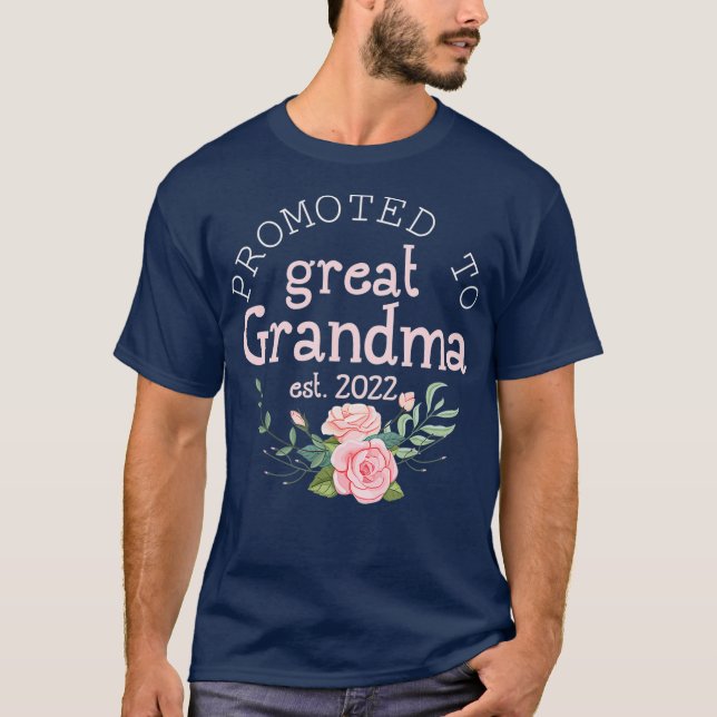 Camiseta Promocionado a la Gran Abuela Este 2022 por primer (Anverso)