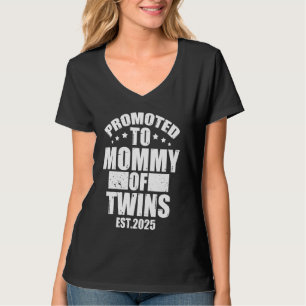 Camiseta Promocionado a MOMMY of Twins Family 2025 Baby Sho
