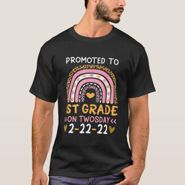 Camiseta Promoted To 1St Grade On Twosday 2/22/2022 School (Anverso)