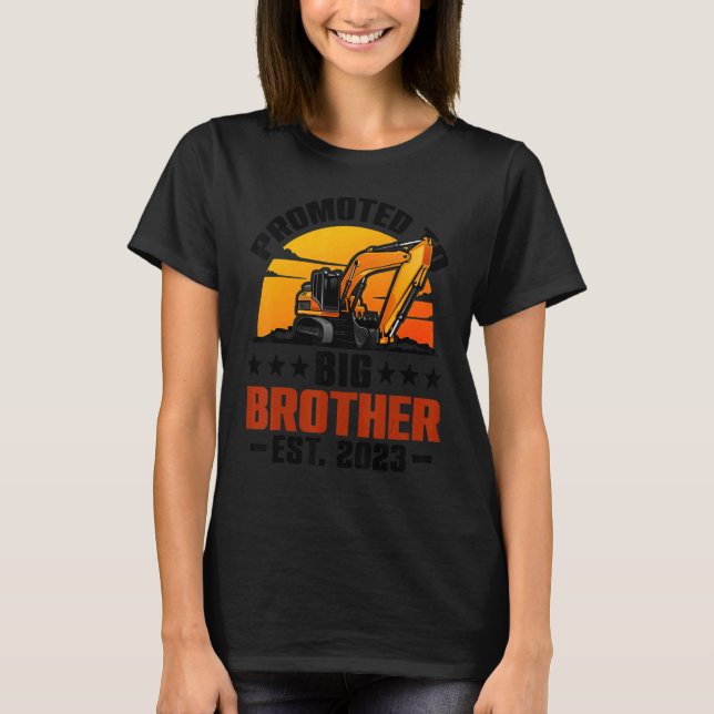 Camiseta Promoted To Big Bro 2023 Leveled Up To Big Brother (Anverso)