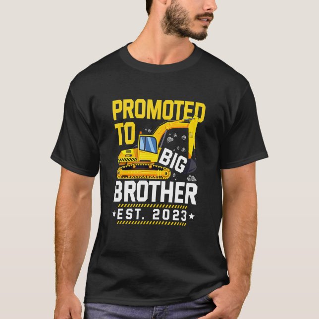 Camiseta Promoted to Big Bro 2023 Leveled up to Big Brother (Anverso)