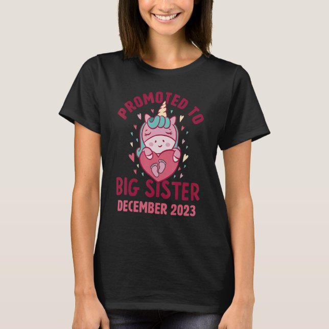 Camiseta Promoted to Big Sister December 2023 Unicorn Heart (Anverso)