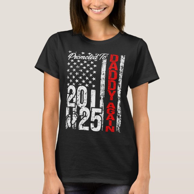 Camiseta Promoted to Daddy Again 2025 American Flag Soon Da (Anverso)