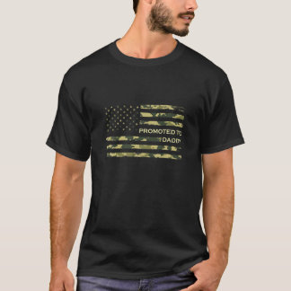 Camiseta Promoted To Daddy American Flag Camo Father's Day