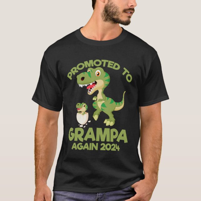 Camiseta Promoted To Grampa Again 2024 Dinosaur Rex Boys (Anverso)