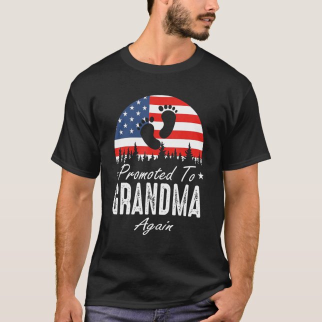 Camiseta Promoted To Grandma Again 2024 US Flag Father's Da (Anverso)