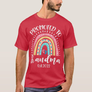 Camiseta Promoted To Grandma EST 2022 Boho Rainbow Mother's