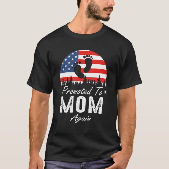 Camiseta Promoted To Mom Again 2024 US Flag Father's Day (Anverso)