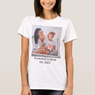 Camiseta promoted to Mom est.2023  Photo art