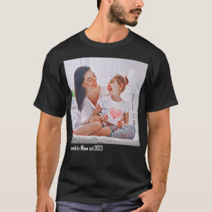 Camiseta promoted to Mom est.2023 Photo art