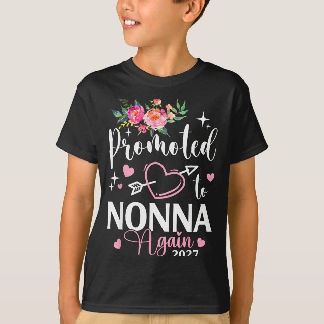 Camiseta Promoted To Nonna Again Est 2027 Flower Heart  (Anverso)