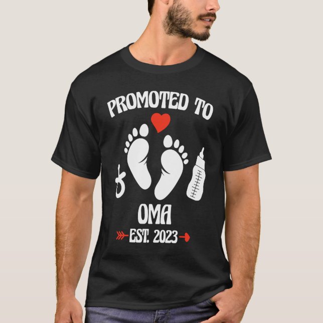 Camiseta Promoted To Oma 2023 First Time New Grandma Pregna (Anverso)