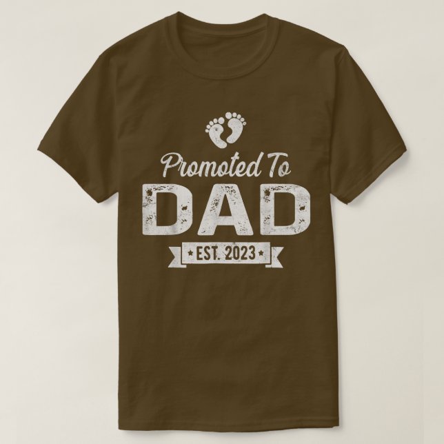 Camiseta Promovido a papá Est 2023 Pronto será el D de papá (Diseño del anverso)
