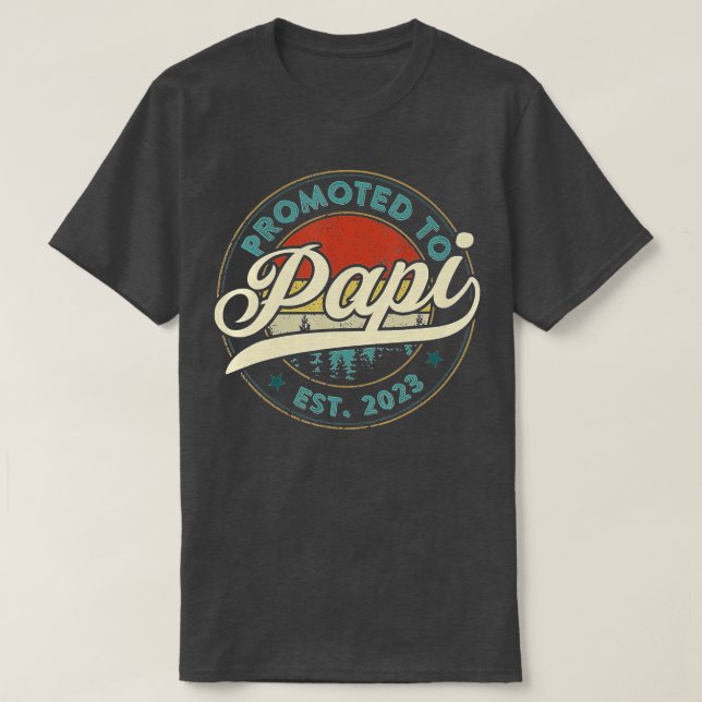 Camiseta Promovido a Papi Est 2023: Mujer embarazada con re (Diseño del anverso)