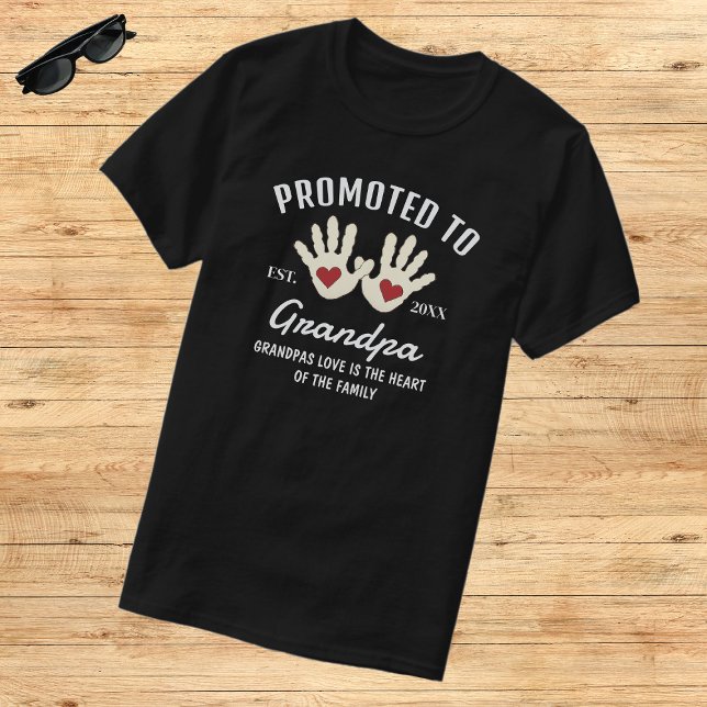 Camiseta Promovido Al Abuelo Manos De Bebé Manos Cita Perso (Subido por el creador)
