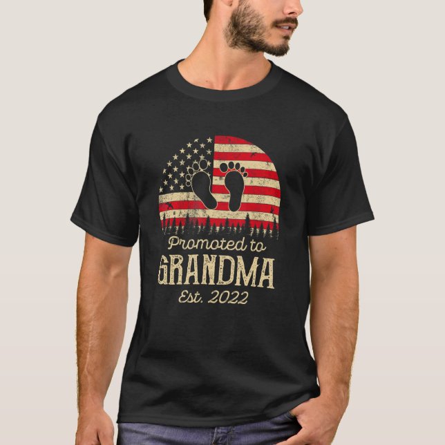 Camiseta Promovido al Gran GRANDMA Est 2022 floral First Ti (Anverso)