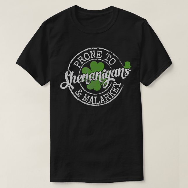 Camiseta Prone To Shenanigans & Malarkey Fun Clovers St Pat (Diseño del anverso)