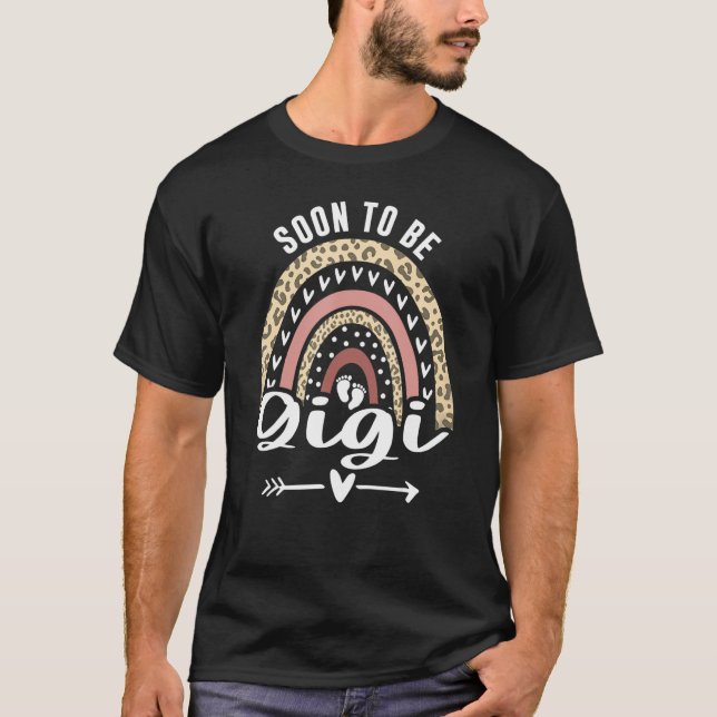 Camiseta Pronto será Gigi Cute Leopard Arcoiris Primera Vez (Anverso)