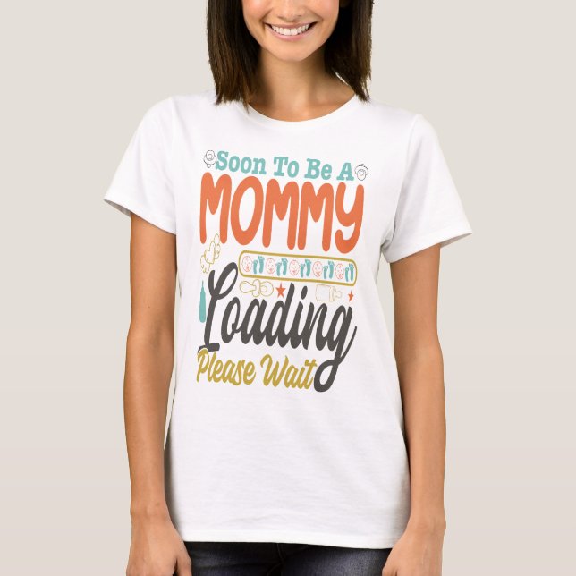 Camiseta Pronto Seré Una Mamá Cargando, Por Favor Espere. (Anverso)