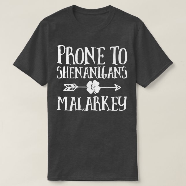 Camiseta Propenso A Los Shenanigans Y El Día De Los Padres  (Diseño del anverso)